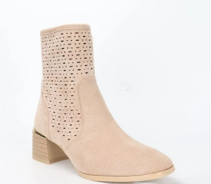Women's Beige Openwork Chelsea Boots | 7929-BE